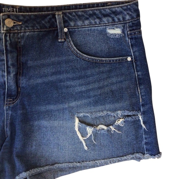 Time and Tru High Rise Distressed Denim Shorts Size 20 - Picture 3 of 6
